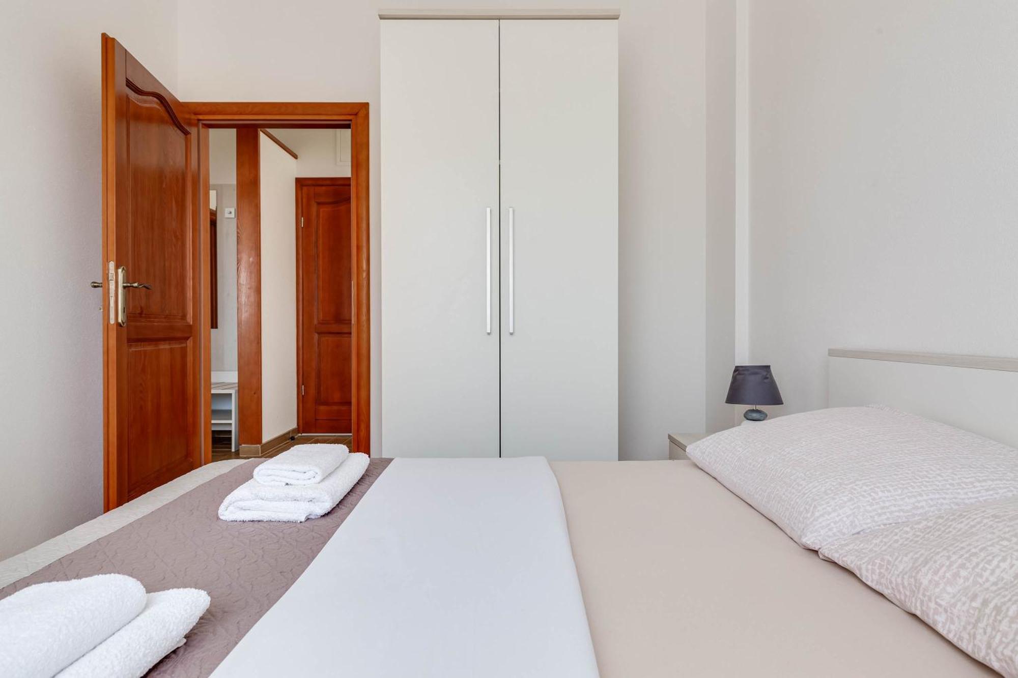 Apartmani Pocrnic Pakoštane エクステリア 写真