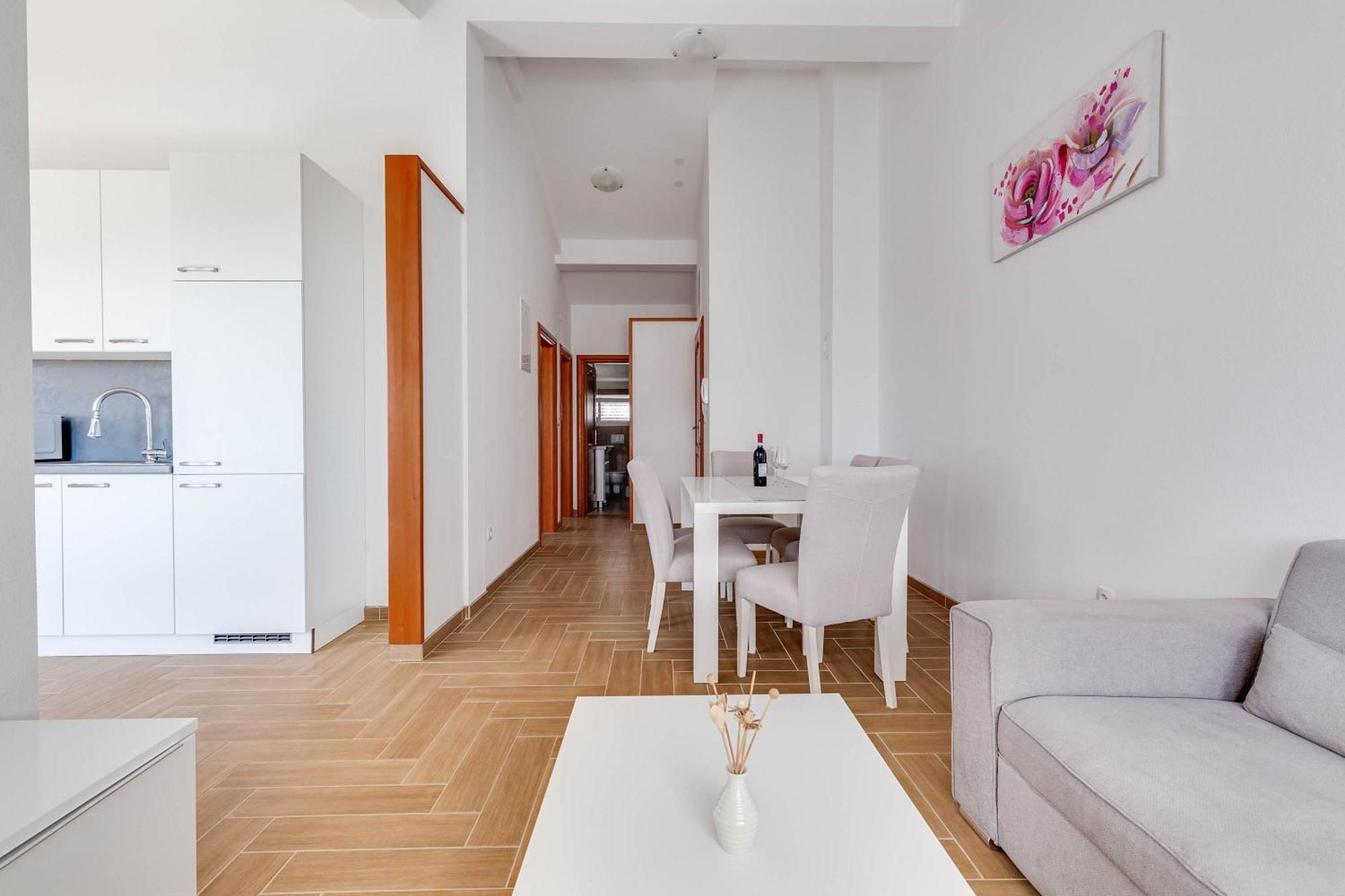 Apartmani Pocrnic Pakoštane エクステリア 写真