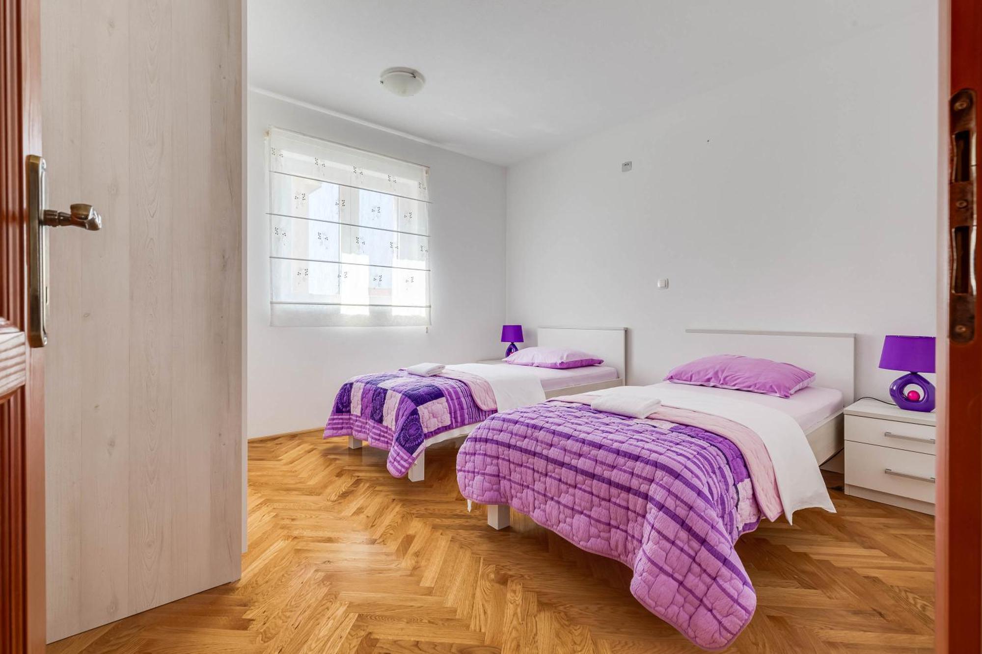 Apartmani Pocrnic Pakoštane エクステリア 写真