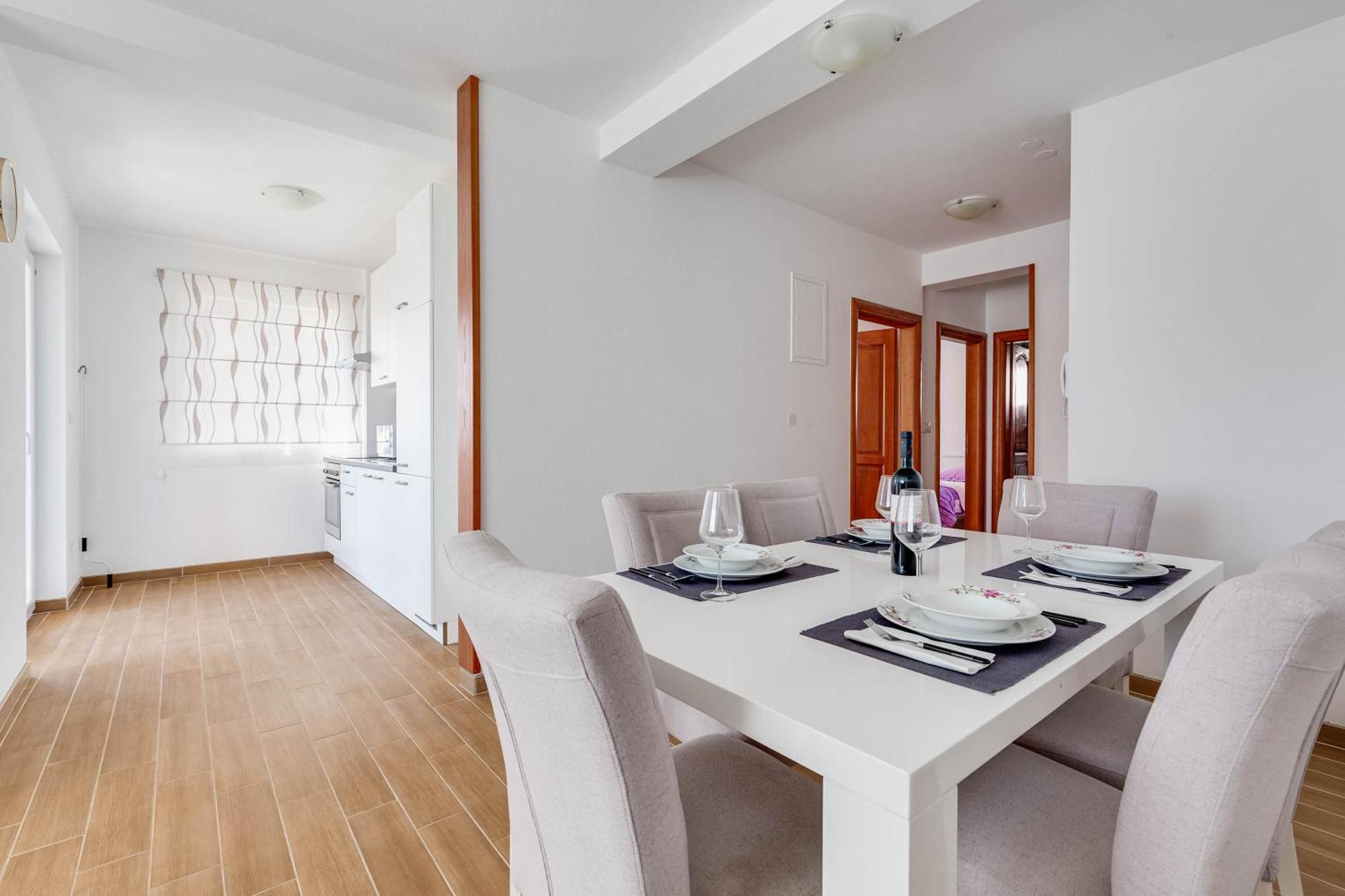 Apartmani Pocrnic Pakoštane エクステリア 写真