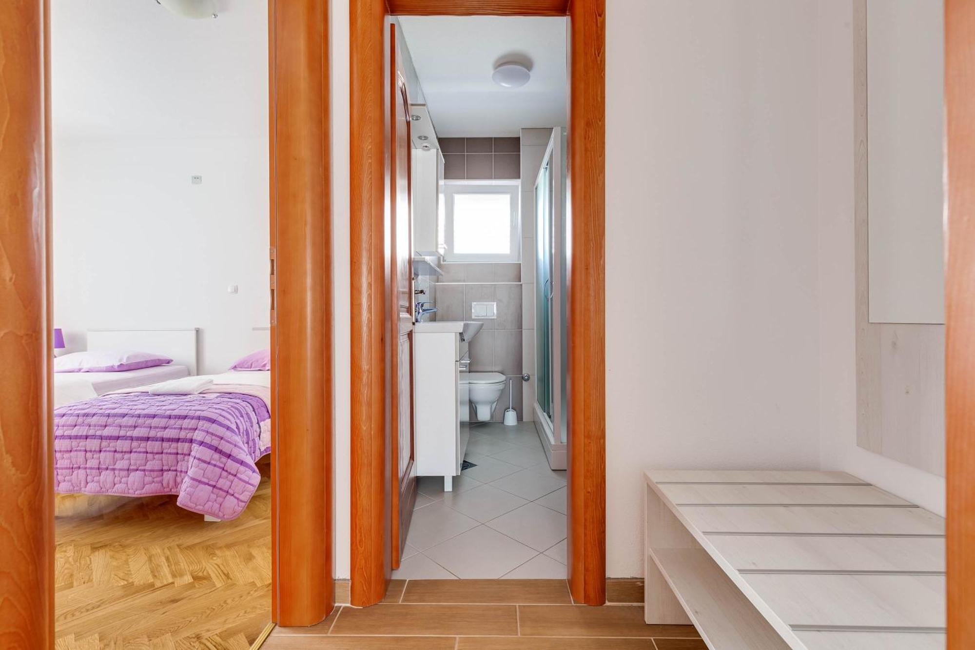 Apartmani Pocrnic Pakoštane エクステリア 写真