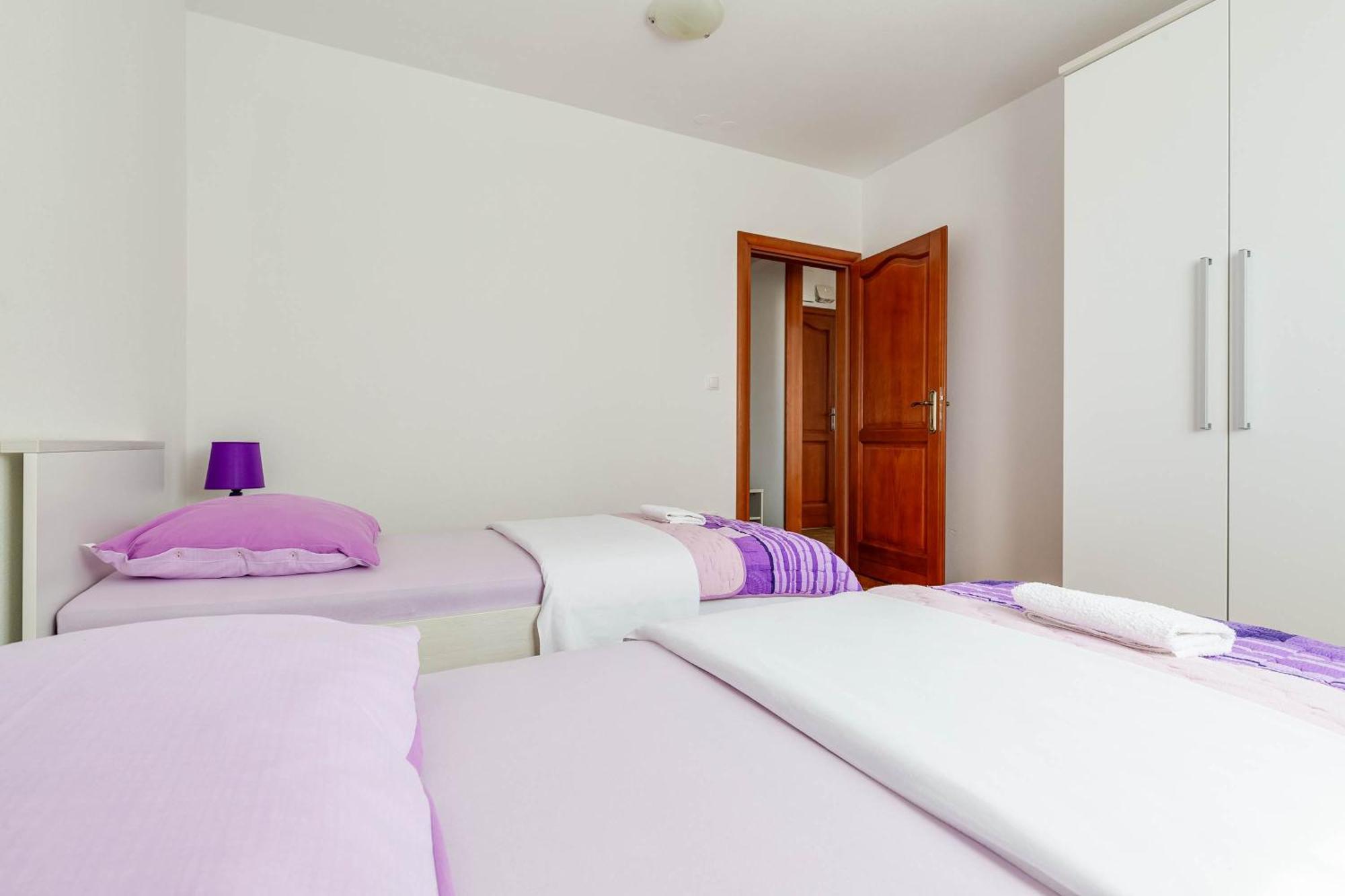 Apartmani Pocrnic Pakoštane エクステリア 写真