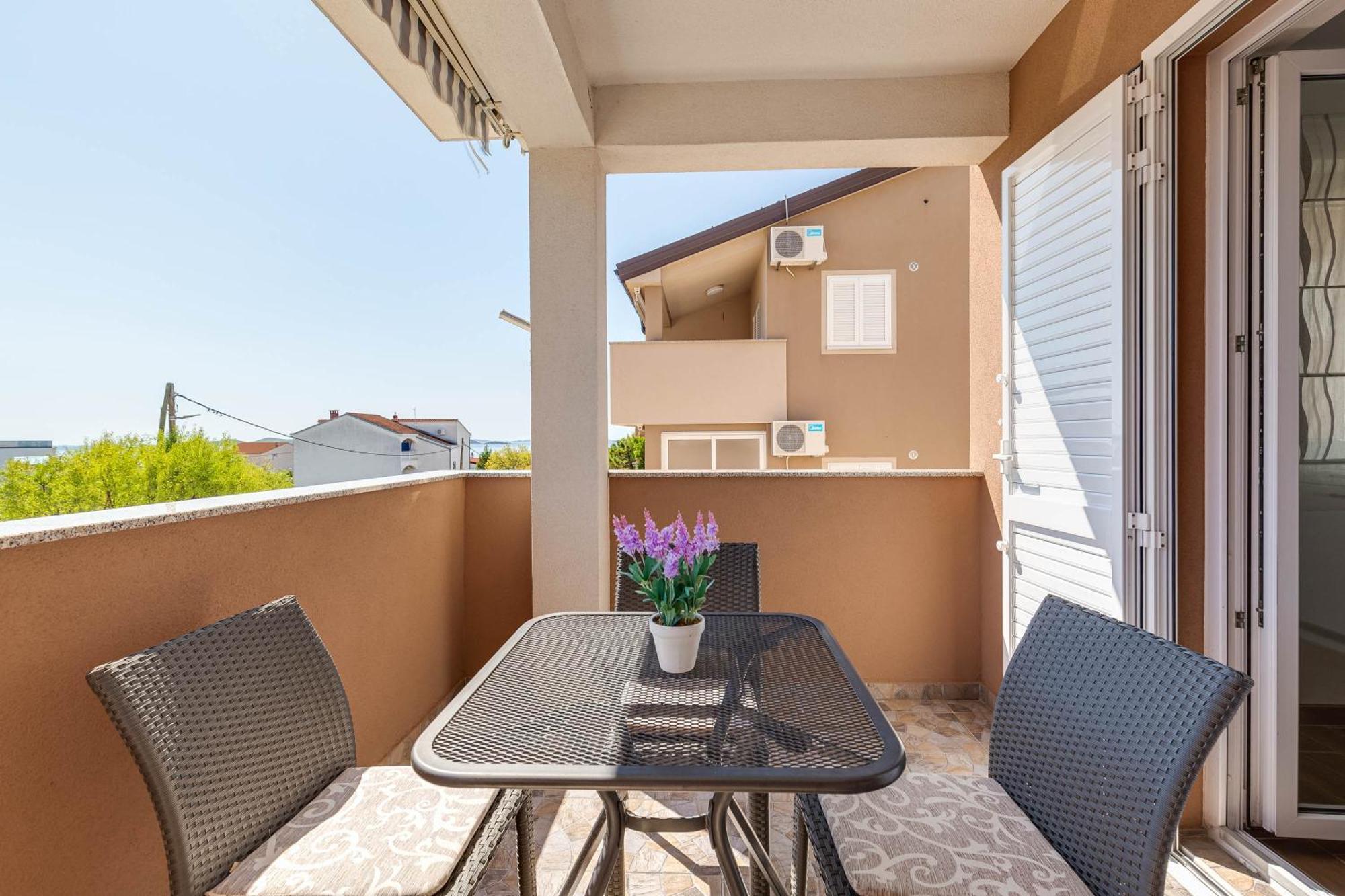 Apartmani Pocrnic Pakoštane エクステリア 写真